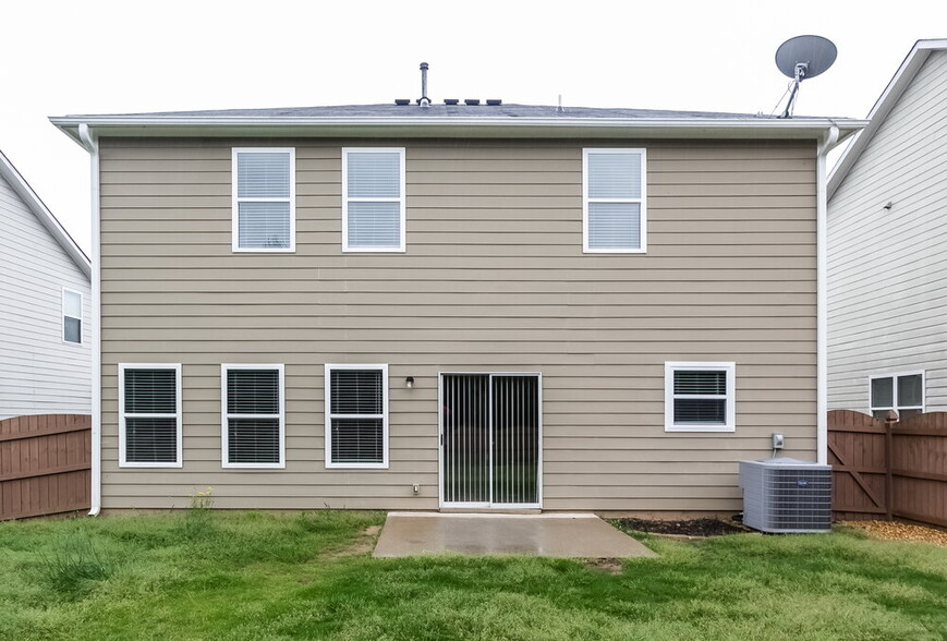 Building Photo - 231 Parkmont Way