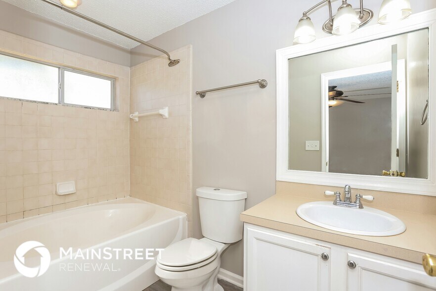 Building Photo - 7405 International Village Dr