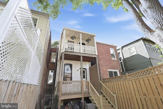 Building Photo - 237 8th St NE