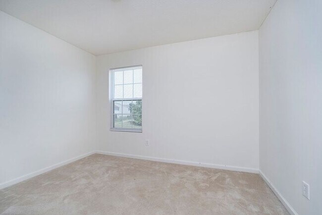 Building Photo - Spacious 3 Bed 2.5 Bath Home in Parks at W...
