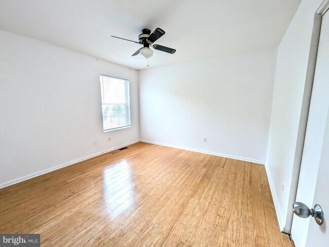 Building Photo - 472 N Church St