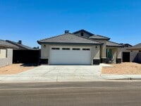 Building Photo - Newer San Luis Three Bedroom Home