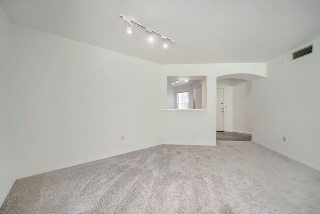 Building Photo - 7270 Westpointe Blvd