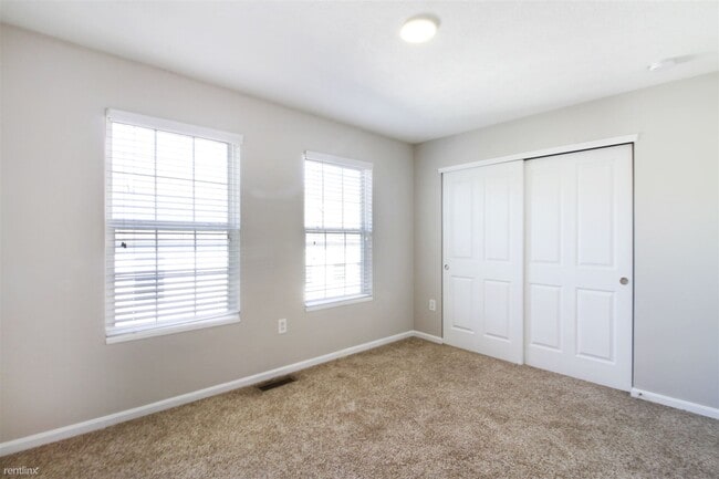 Building Photo - 2 br, 1.5 bath Townhome - 57 High Street 8