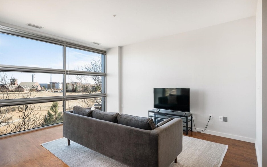 Building Photo - 2958 Syracuse St