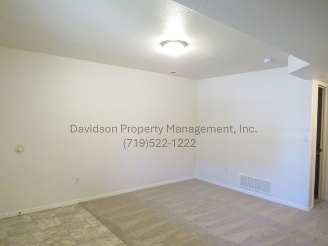 Building Photo - Great 3 Bedroom Condo the Briargate Area
