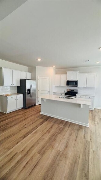 Building Photo - 129 King Vlg