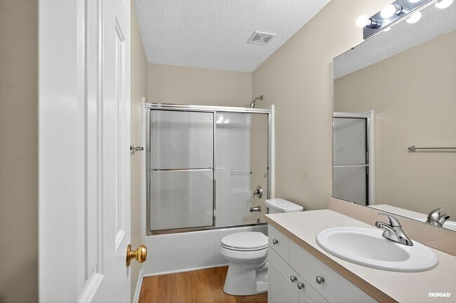 Building Photo - Charming 2BR Townhome in Raleigh Golf Community