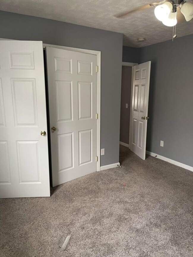 Building Photo - Beautiful 3 Bed, 2 Bath Home, Convenient Location, Close to Fort Knox
