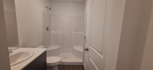 Building Photo - 3 Bedroom 2 Bathroom New build House