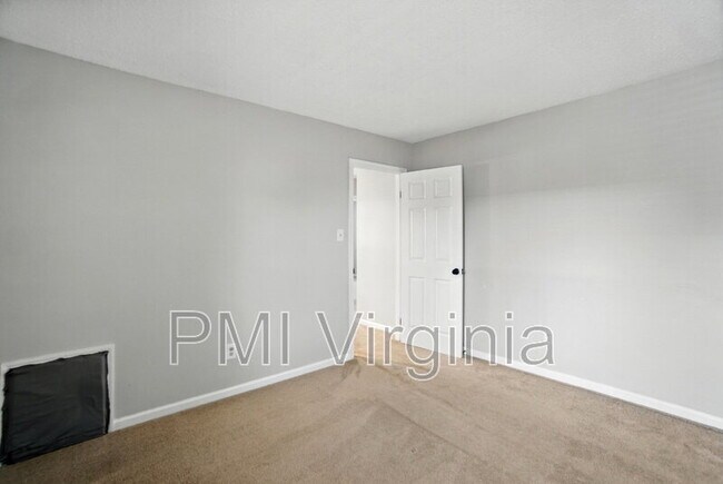 Building Photo - 5489 Glenville Cir