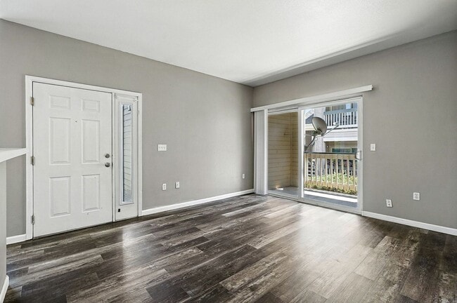 Building Photo - Immaculate Updated 2-Bedroom, 2-Bath Groun...