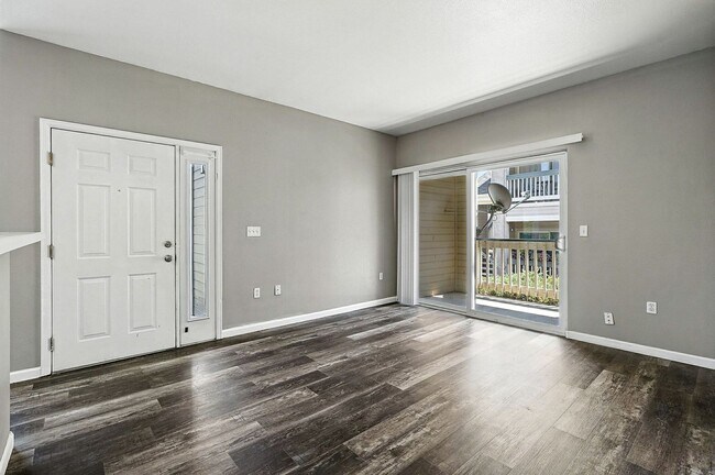 Building Photo - Immaculate Updated 2-Bedroom, 2-Bath Ground-Level Condo in Broomfield  - Miramonte Ranch