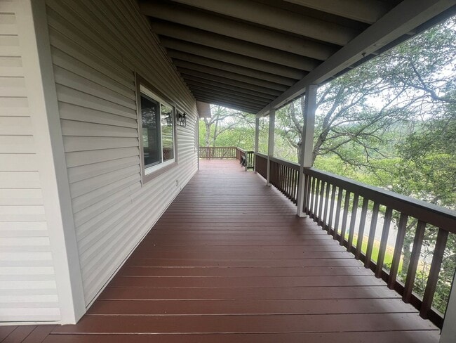 Building Photo - Cozy three bedroom two bath in Lake Wildwood