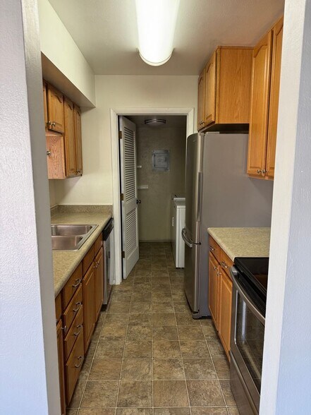 Building Photo - 8776 Chase Dr