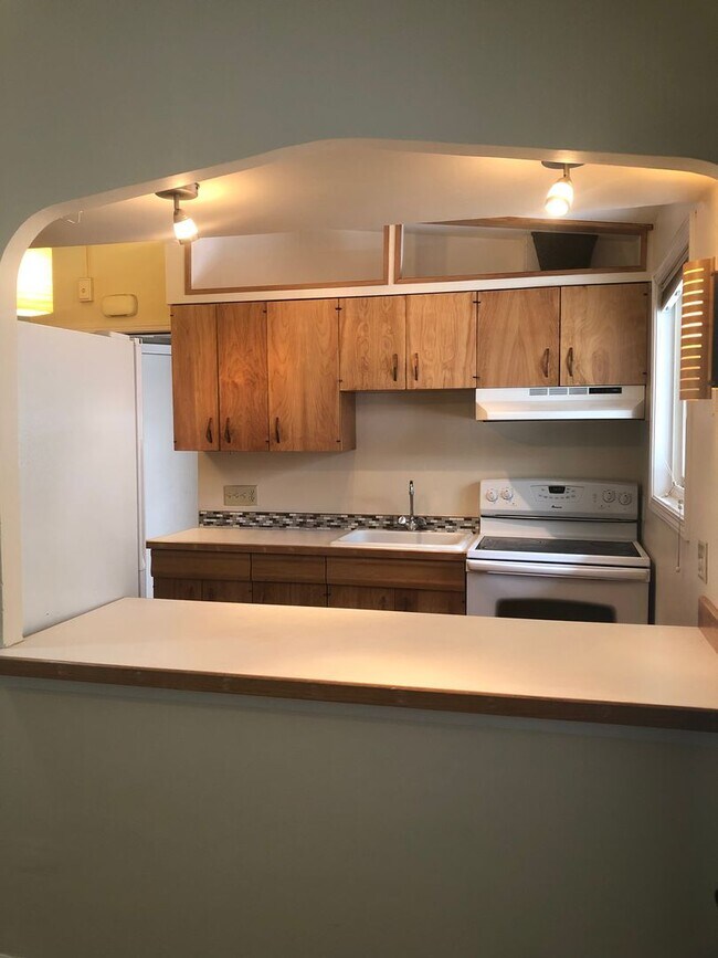 Building Photo - Tillicum 306