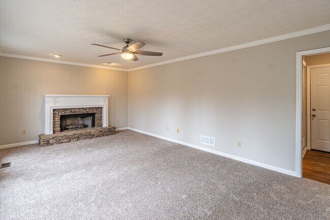 Building Photo - Welcome to this stunning 4-bedroom, 3-bathroom home located in the vibrant neighborhood of Kriste...