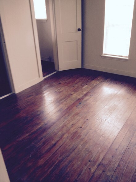 Building Photo - 118 Robinson Rd