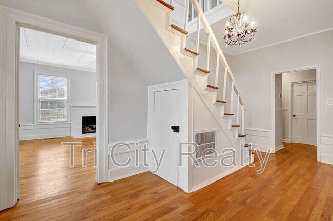 Building Photo - 115 Church Aly