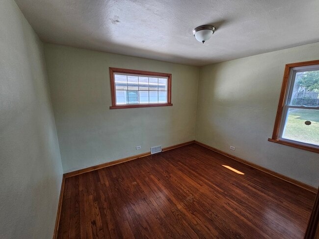 Building Photo - 623 Yeoman St