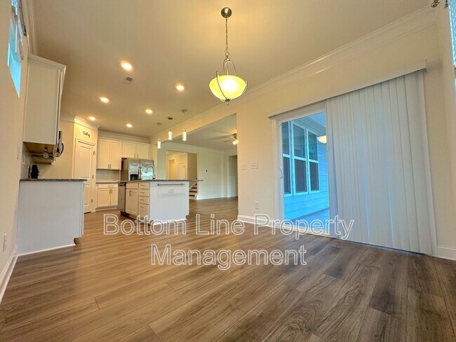 Building Photo - 4487 Fls Lk Dr S W
