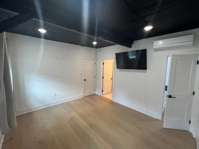 Building Photo - 8017R Winston Rd
