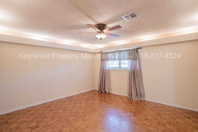 Building Photo - 3 Bed | 2 Bath in South Tulsa!