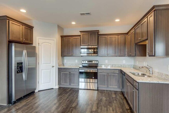 Building Photo - Fairview Station Charmer!  Perfectly comfortable 4/2.5 family home close to Westwood Elementary.