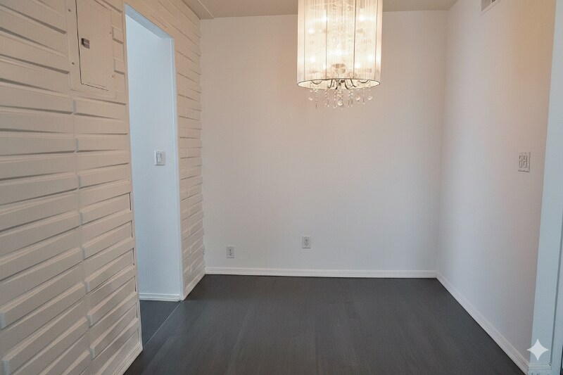 Building Photo - 97-12 63rd Dr