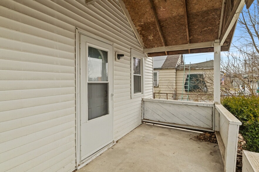 Building Photo - 1800 W 19th St