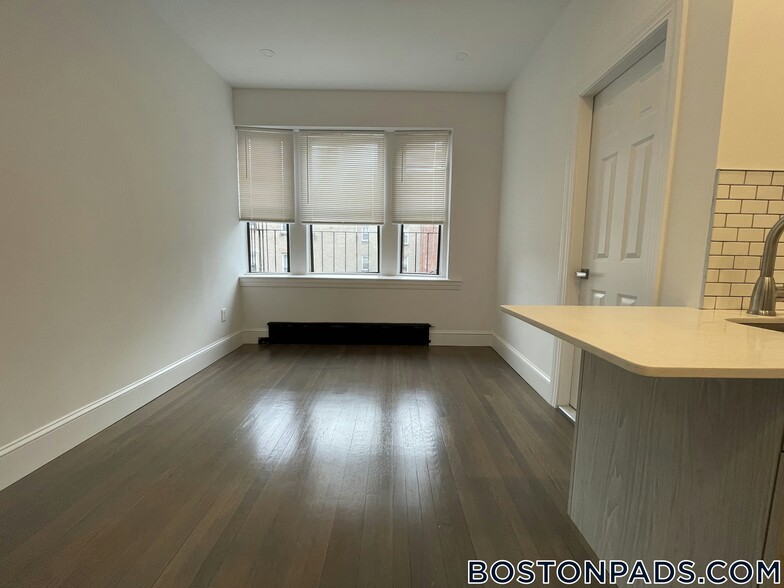 Building Photo - 11 Queensberry St