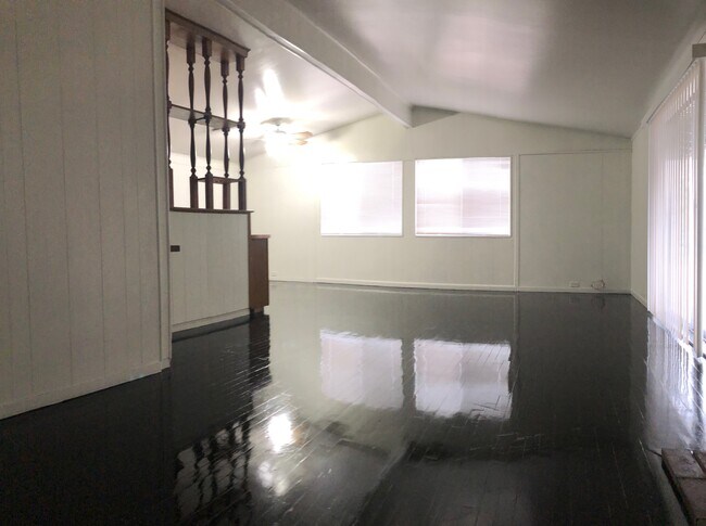 Building Photo - 5516 Heron Ave