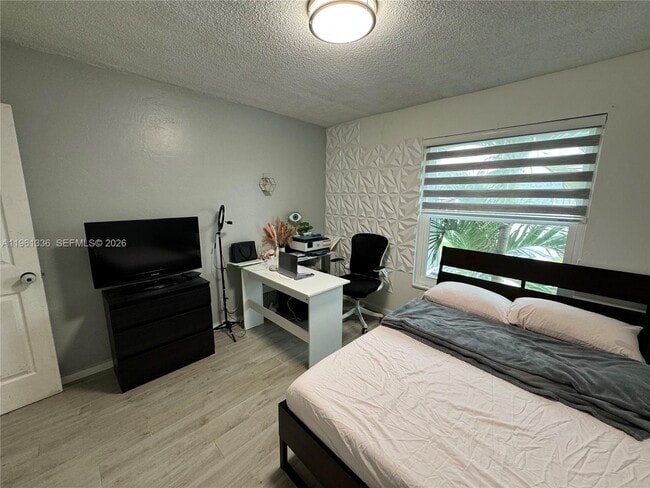 Building Photo - 4028 SW 67th Terrace