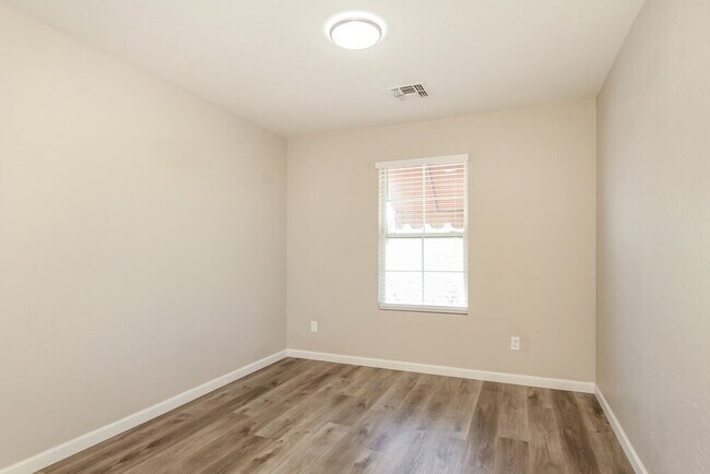 Building Photo - 2656 S 89th Ave