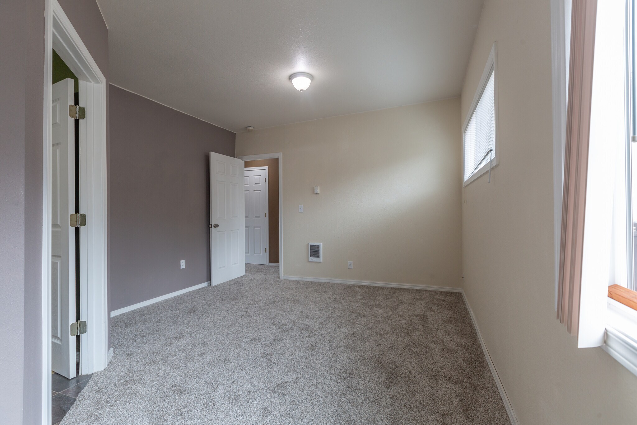 Building Photo - 2102 NW Kelly Dr