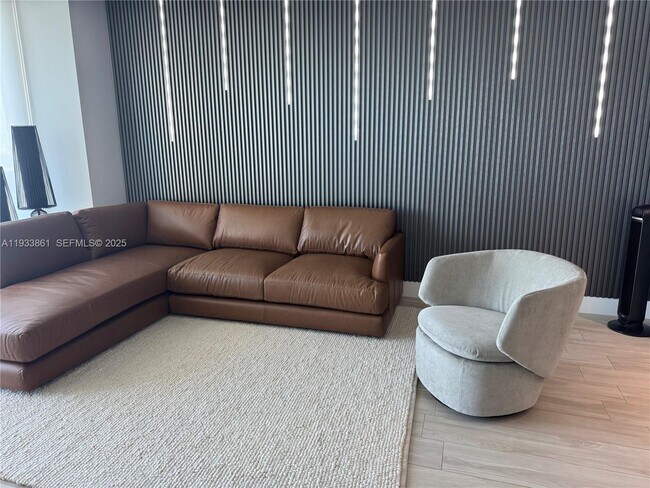 Building Photo - 460 NE 28th St