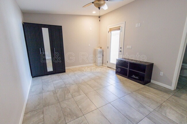 Building Photo - 730 E Solana Dr