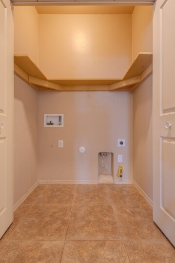 Building Photo - Beautiful home, close to Walmart, Sprouts and much more.