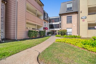 Building Photo - 8415 Hearth Dr