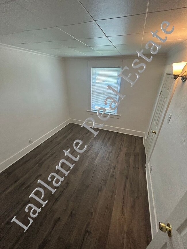 Building Photo - Beautiful 3-Bedroom Home with Modern Touch...