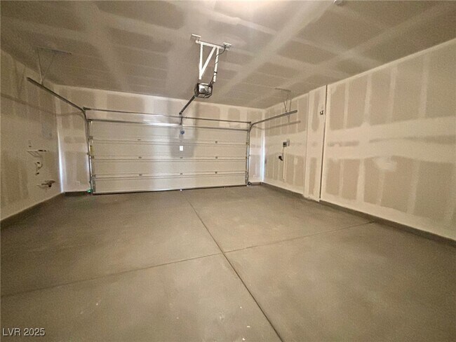 Building Photo - 10024 S Ullom Dr