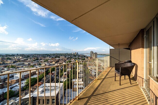 Building Photo - 6040 BLVD E