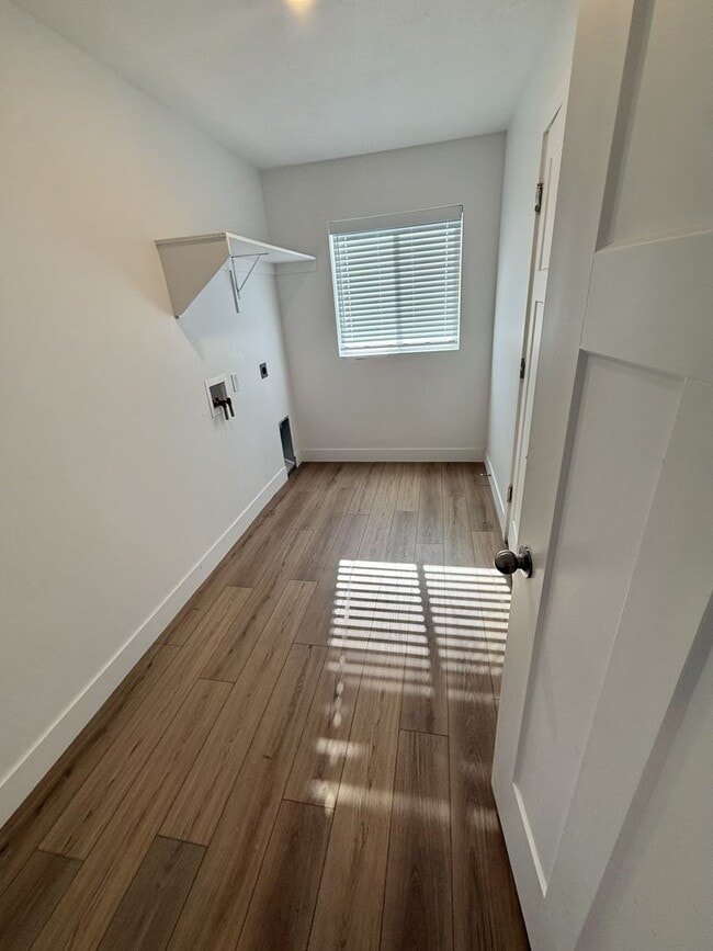 Building Photo - Spacious 3-Bedroom Upper-Level Home in Gra...