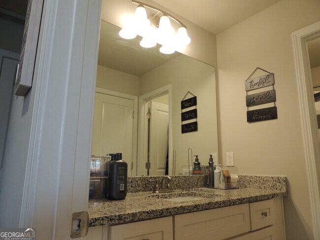 Building Photo - 325 McGiboney Ln