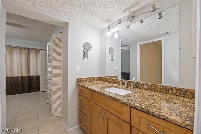 Building Photo - 3635 Boca Ciega Dr