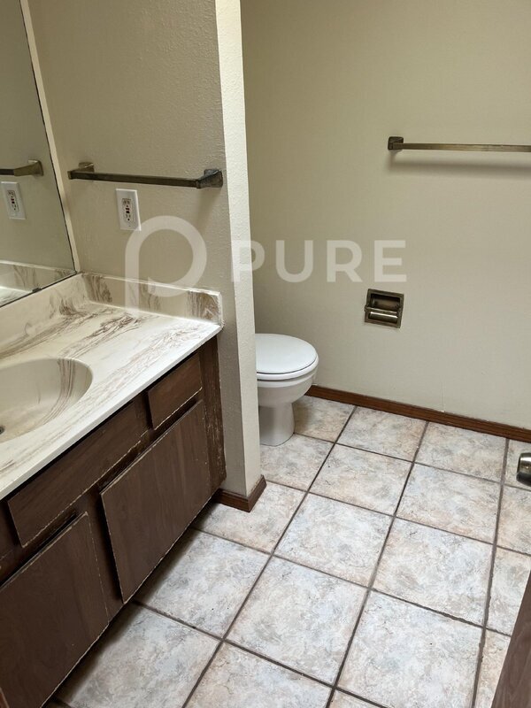 Building Photo - 318 La Veta Dr