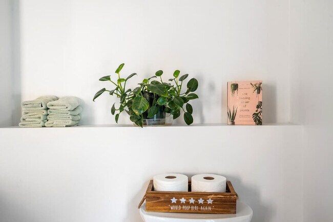 Building Photo - 98 Brickel St