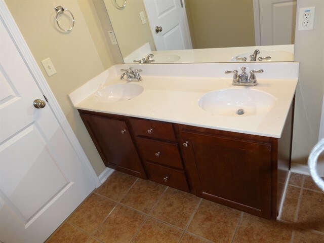 Building Photo - 243 Royal Cres Terrace