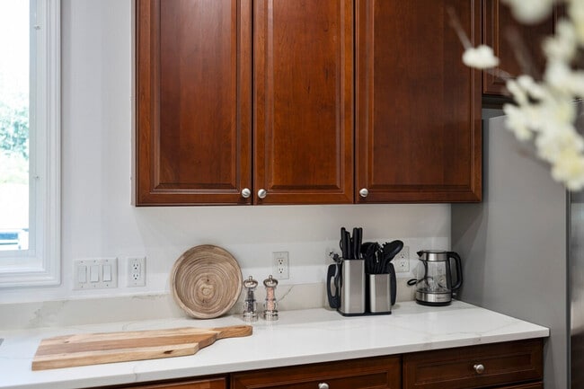 Building Photo - 163 Silver Lake Rd