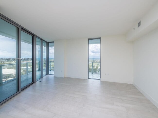 Building Photo - 2000 Metropica Wy